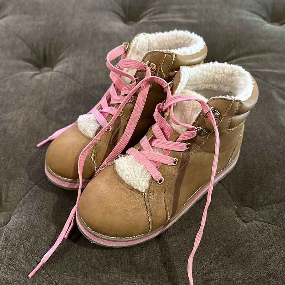 The children’s place Girls Faux Fur Lace Up Booties size 12